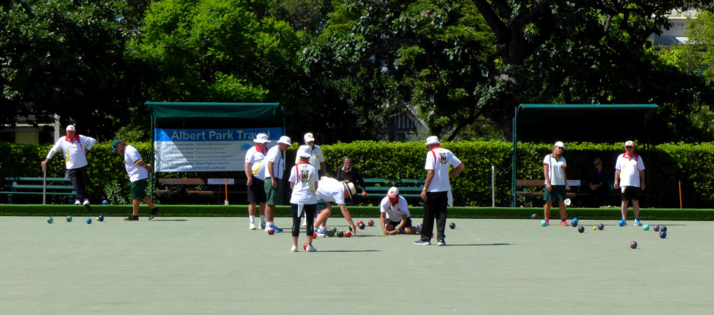 Lawn bowlers measuring to determine shot count